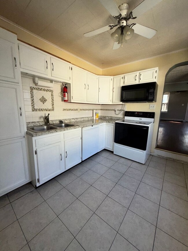 Foto del edificio - Beautiful Columbia 3 BR for Immediate Move in