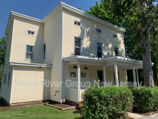Building Photo - 122 Valentine St