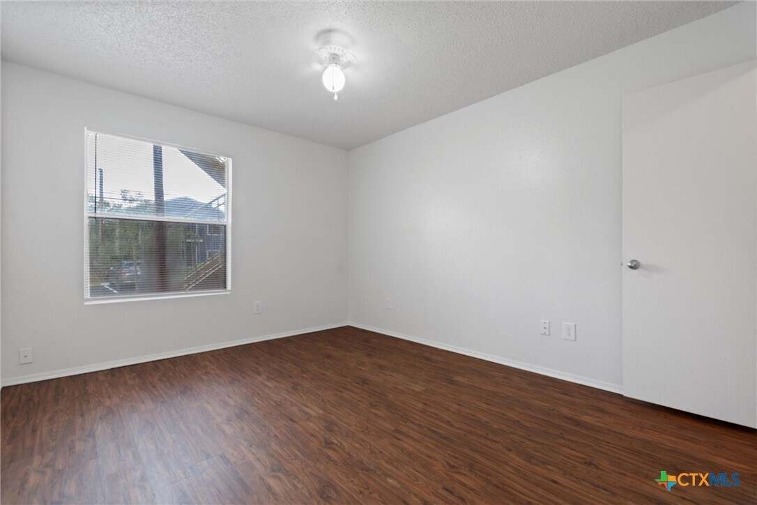 Building Photo - 205 Craddock Ave