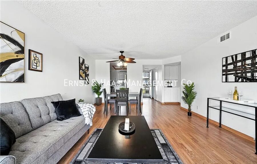 Foto principal - 955 E 3rd St