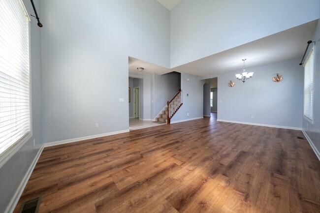 Foto del edificio - 4650 Yellowstone Ln N