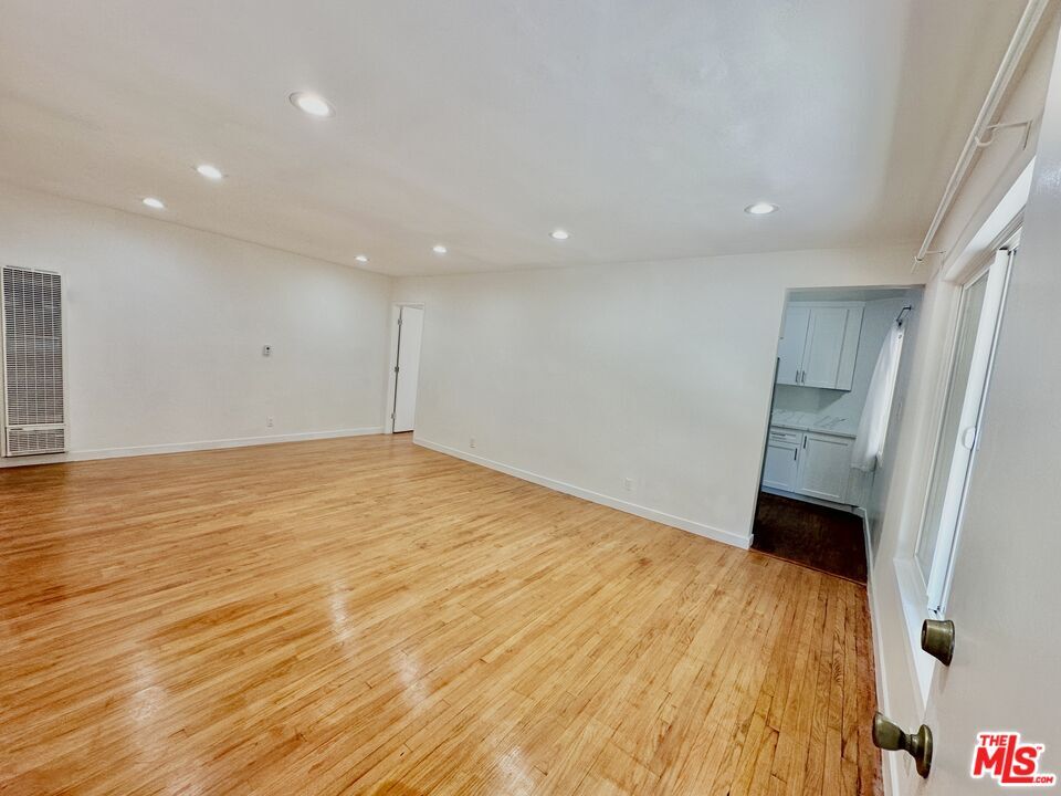 Foto principal - 1108 S Sherbourne Dr