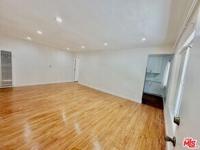 Building Photo - 1108 S Sherbourne Dr