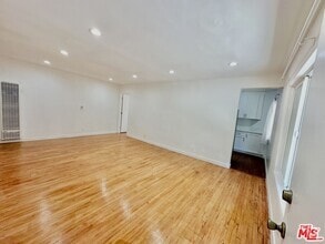 Building Photo - 1108 S Sherbourne Dr