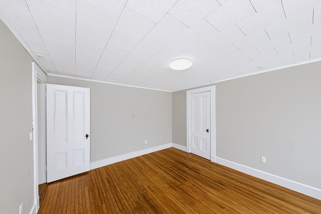Building Photo - 22 Linden St