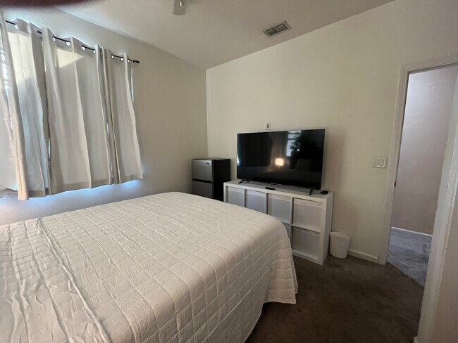 Foto del edificio - 8408 Arrowroot Cir