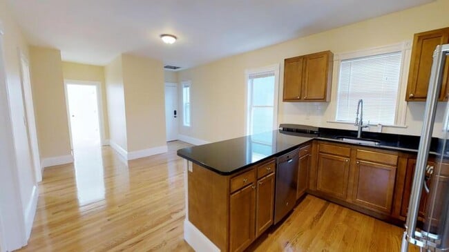 Photo - 4.0 bedroom in Cambridge Massachusetts 02144 Apartment