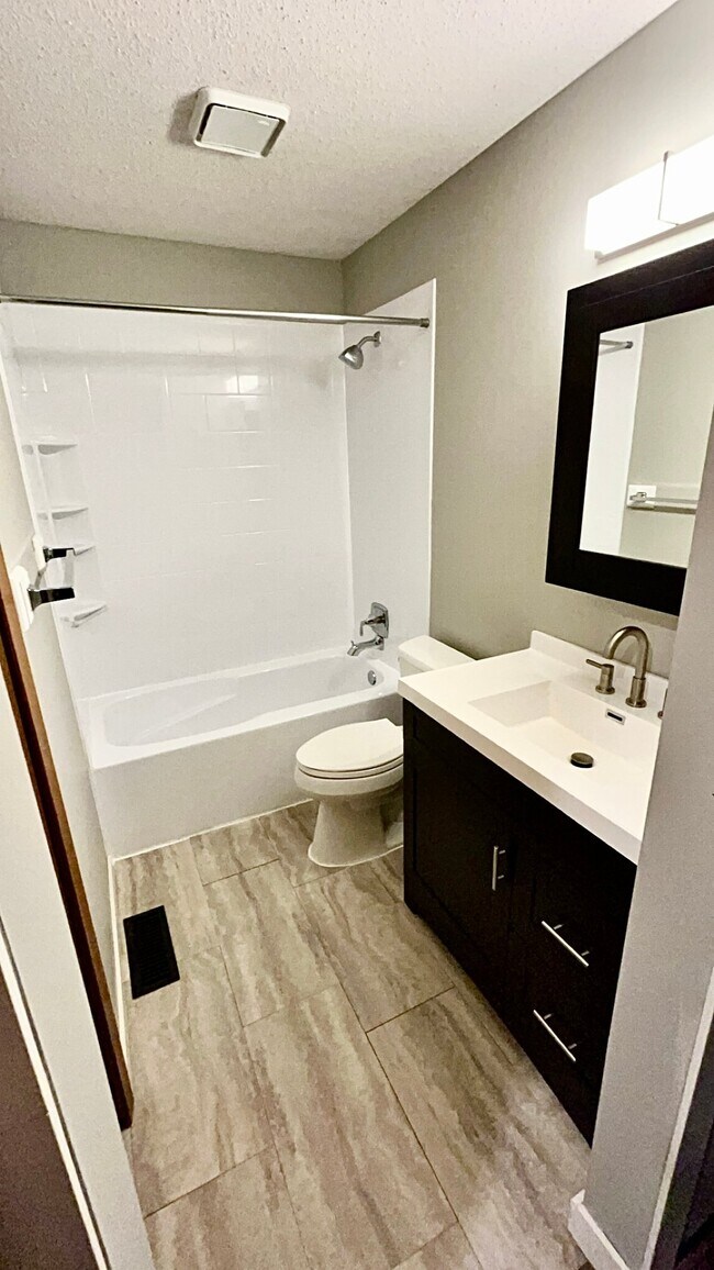 Foto del edificio - 569 Pleasure Creek Dr