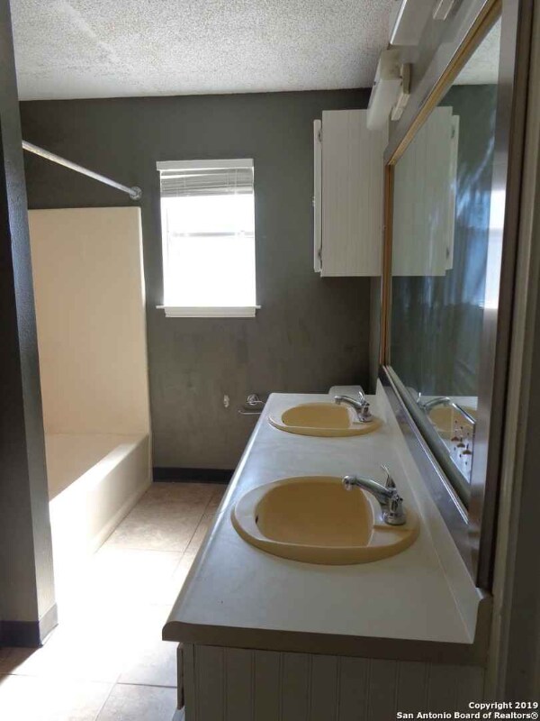 Foto del edificio - 719 Garden Meadow Dr