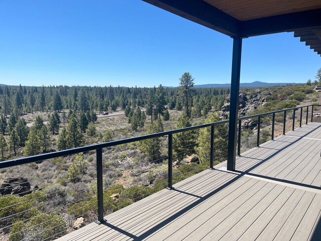 Building Photo - Gorgeous Tetherow 4 Bedroom + Office