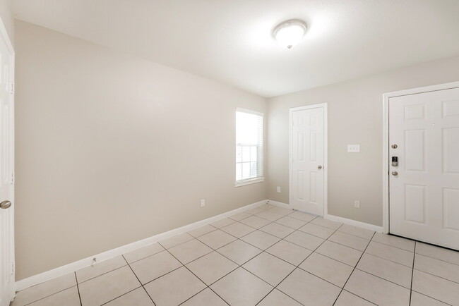 Building Photo - 4955 N Cancun Dr