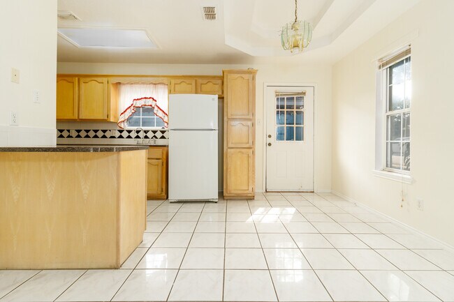 Building Photo - 1107 Stonehaven Blvd