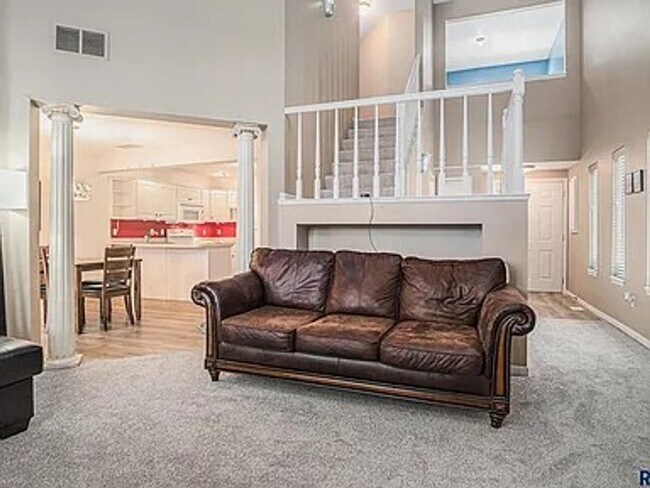 Foto del edificio - Charming 3-Bedroom Twin Home — 904?E?Jane?...