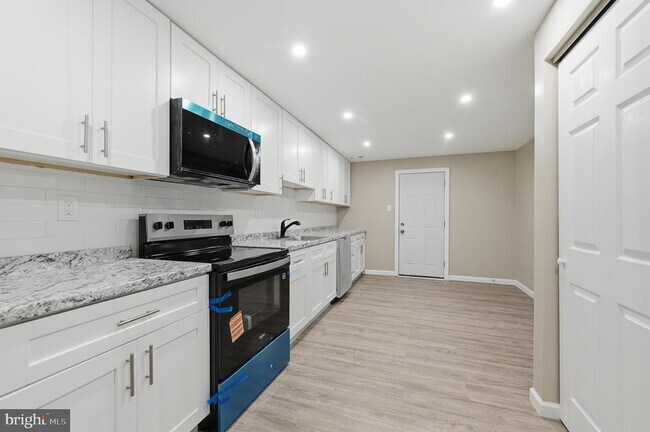 Foto del edificio - 667 S Broadway