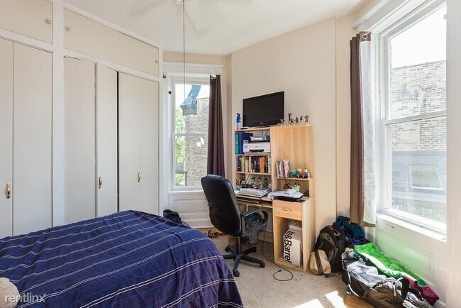 Foto del edificio - 4 br, 2 bath 4plex - 821 W Oakdale Ave Apt 2