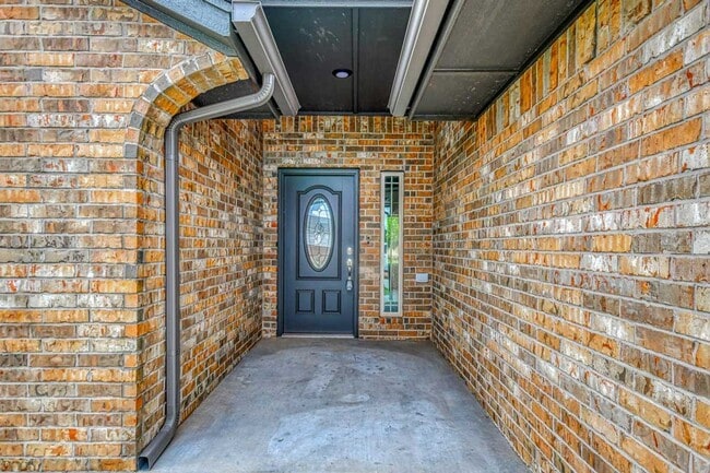 Building Photo - 1016 E Jackrabbit Ln