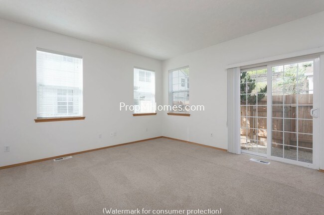 Building Photo - 14987 SE Elm Park Dr