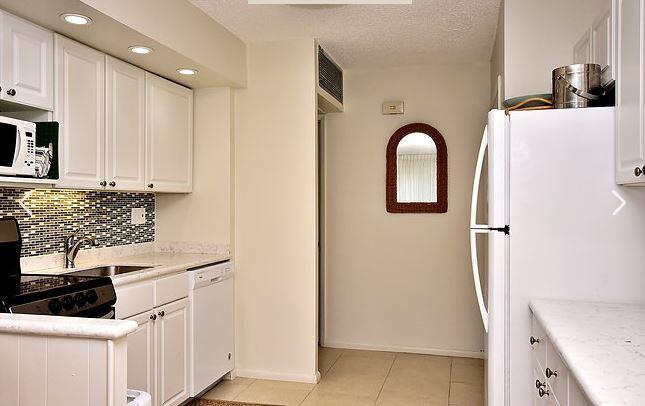 Building Photo - 150 N Ocean Blvd