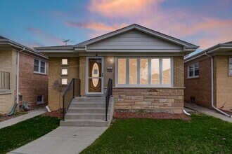 Building Photo - 7520 W Carmen Ave