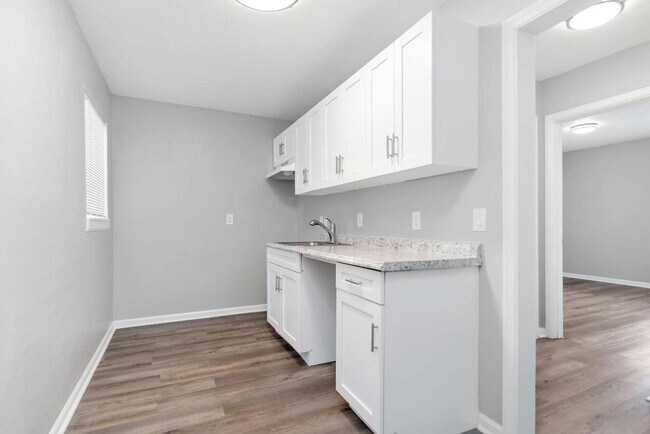 Building Photo - 112 3rd St