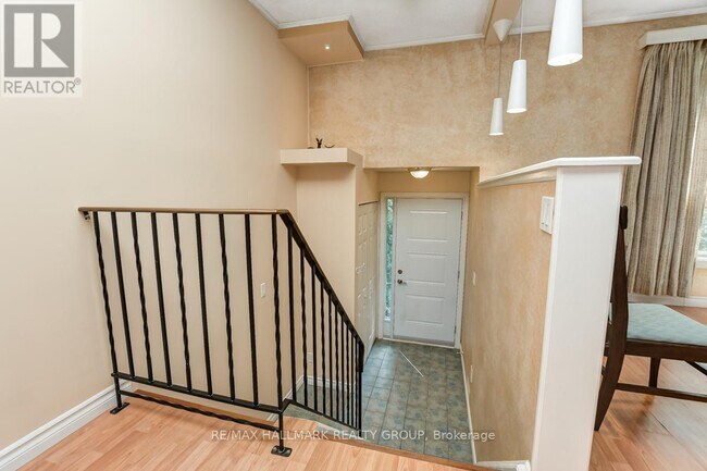 Building Photo - 403-403 Montfort St