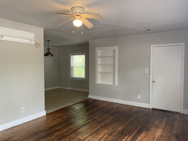 Building Photo - 2409 Ashley Rd
