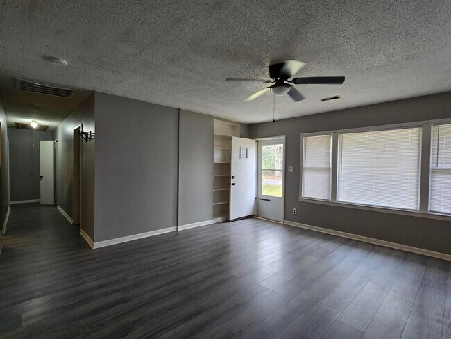 Building Photo - 776 Kenyon Ave