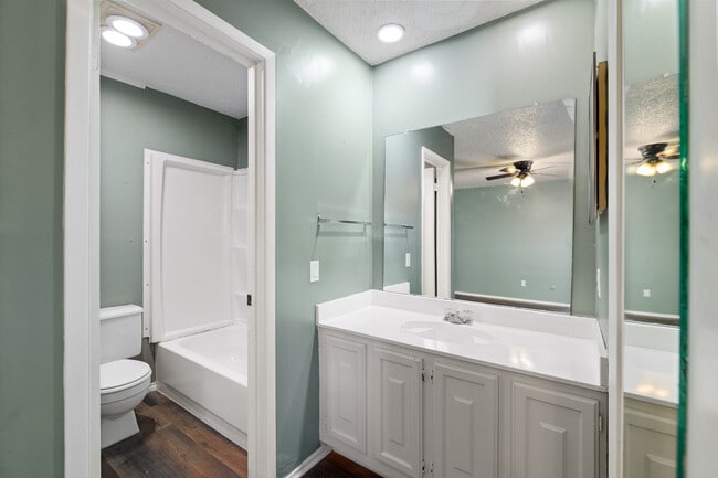 Building Photo - 9 E Mountain Creek Ct