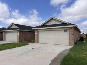 Building Photo - 1205 Bryan Ave