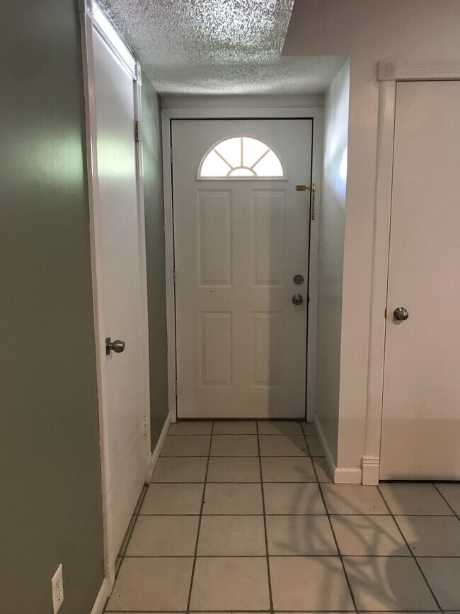 Foto del edificio - 2 Bedroom/1.5 Bath Duplex in Coralville