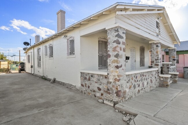 Foto del edificio - 3418 Yandell Dr