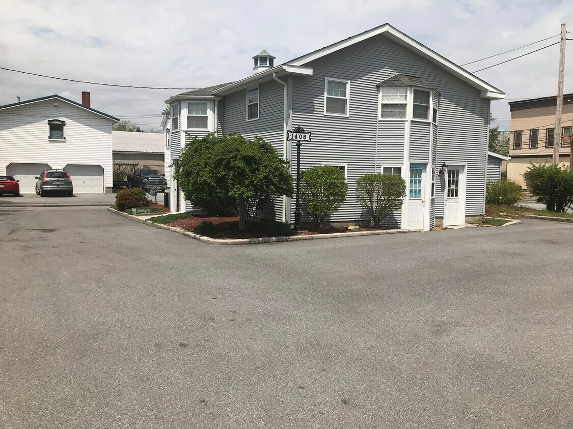 1408 3rd Ave Unit 2, Duncansville, PA 16635 Apartments in
