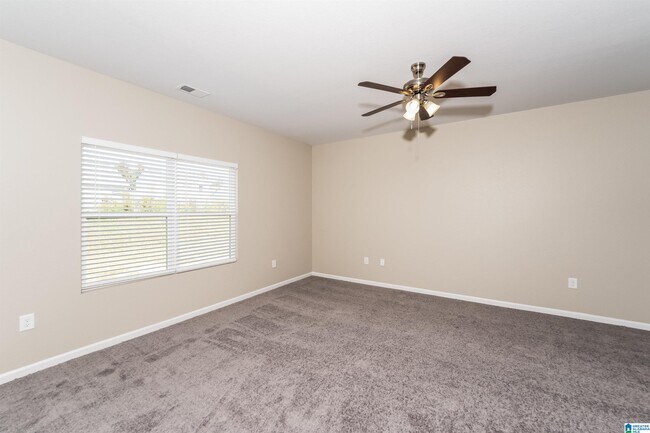 Foto del edificio - 355 Farmhouse Ln N
