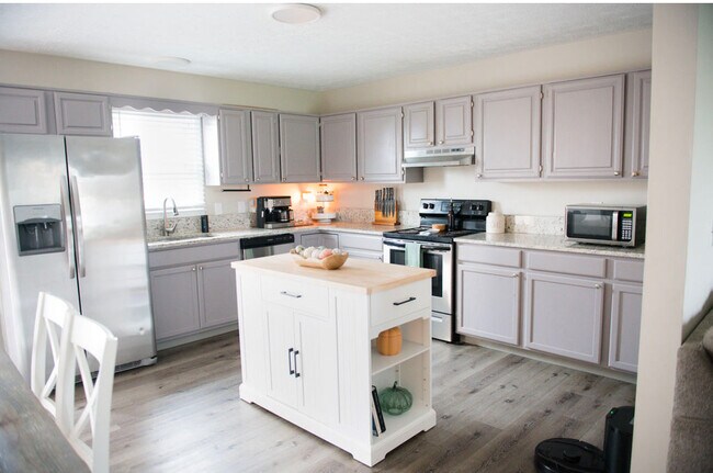 Foto del edificio - 1003 Ravenwood Dr