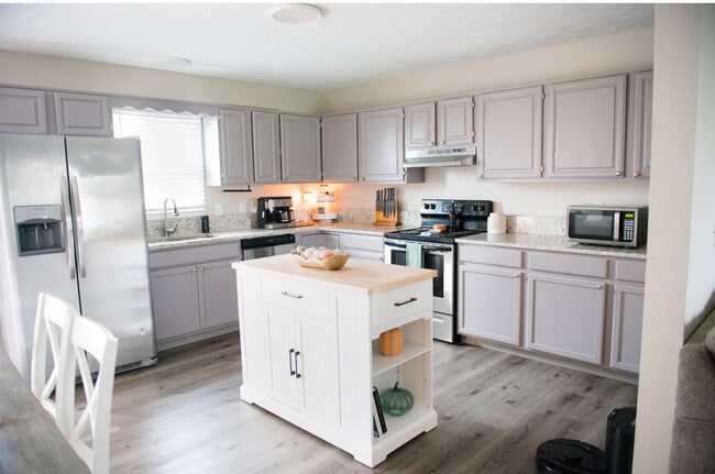 Foto del edificio - 1009 Ravenwood Dr