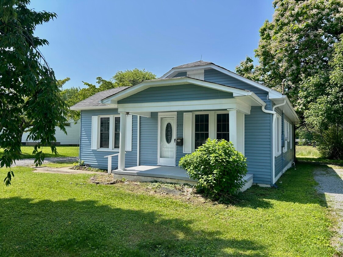 Primary Photo - 495 Jamestown St