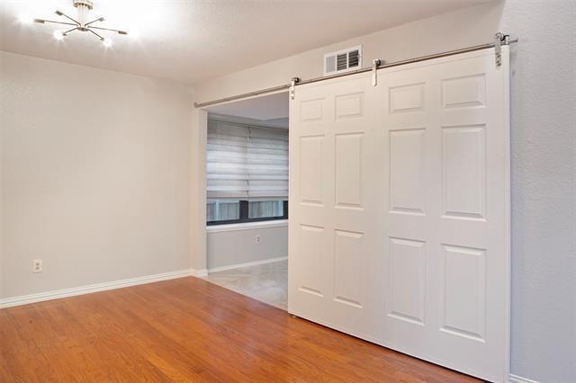 Foto del edificio - 300 Springridge Ln