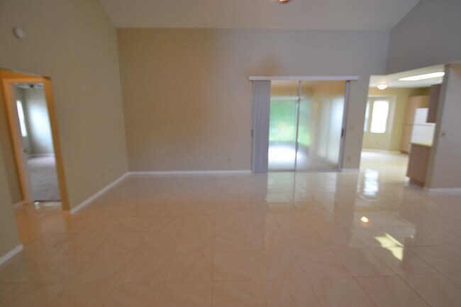 Foto del edificio - 4630 Rowe Dr