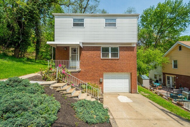 Foto del edificio - AVAILABLE JULY 1ST! UPDATED 3-bedroom!!