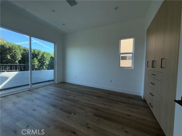 Building Photo - 5044 Laurel Canyon Blvd