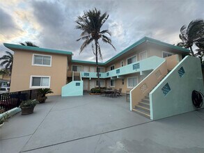 Building Photo - 323 Monroe St