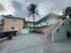 Building Photo - 323 Monroe St