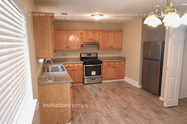 Building Photo - 265 Village Dr