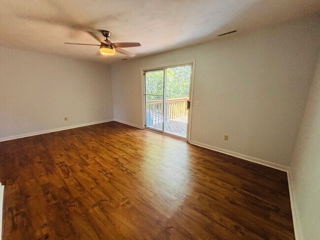 Foto del edificio - 2419 Ridge Rd