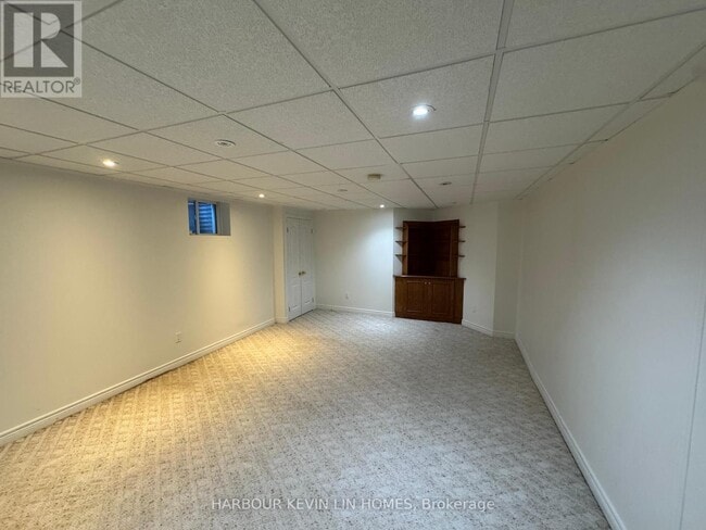 Building Photo - 25 Desert View Crescent