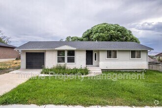 Building Photo - 450 Scenic Dr