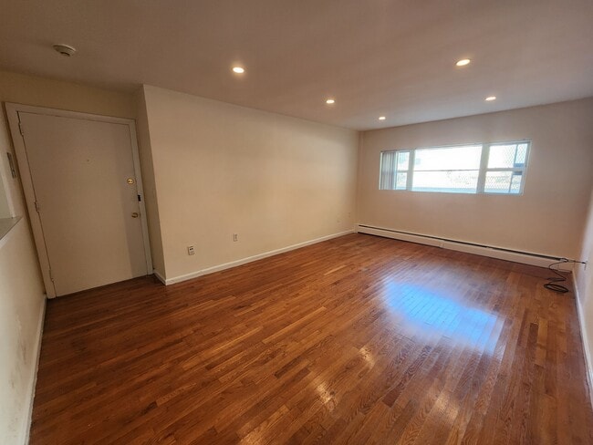 Building Photo - 55 Brighton Ave