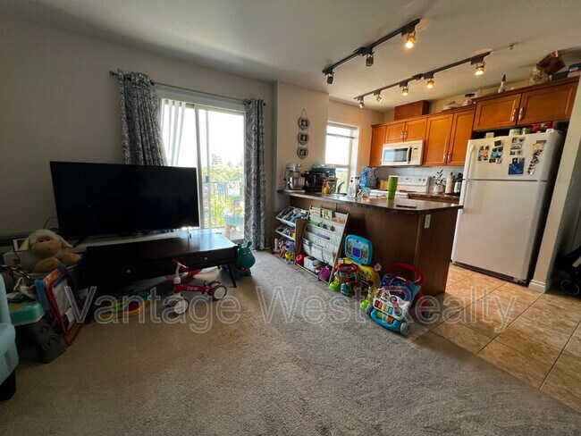 Photo du bâtiment - 598-598 Sutherland Ave