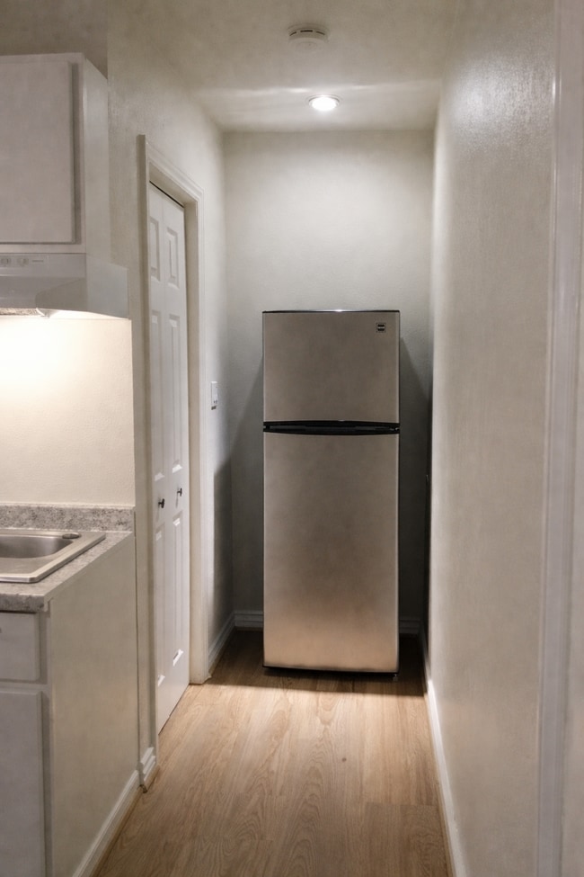 Building Photo - 9417 Tilmont St