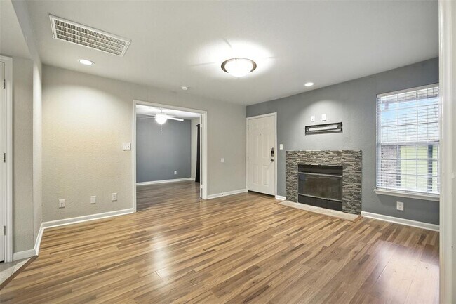 Foto del edificio - 7685 Northcross Dr